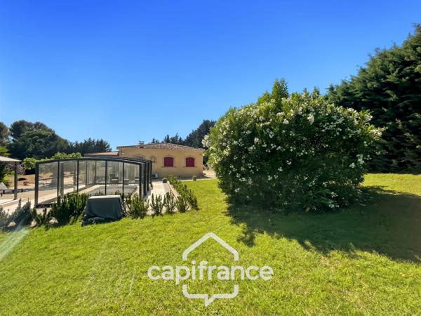 Propriété de plain pied  en campagne  vue panoramique, construction 1980,  habitation de 177m2 3/4 chambres sur un terrain de 2280m2