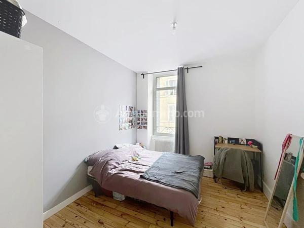 Location                                                      Appartement
                        
                     4 pièces                      82 m2                     à Clermont-Ferrand