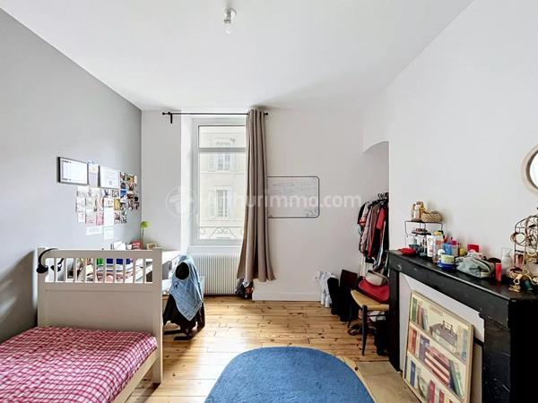 Location                                                      Appartement
                        
                     4 pièces                      82 m2                     à Clermont-Ferrand