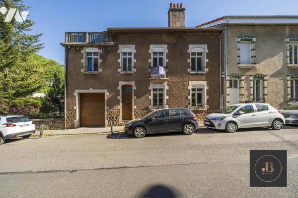 Maison de ville avec terrasse avec vue, jardinet et garage