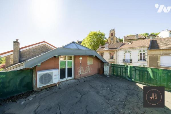 Maison de ville avec terrasse avec vue, jardinet et garage
