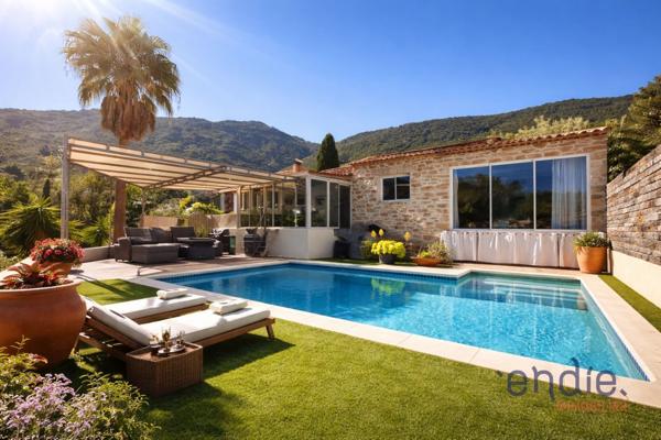 Propriété de charme avec dépendance et piscine.