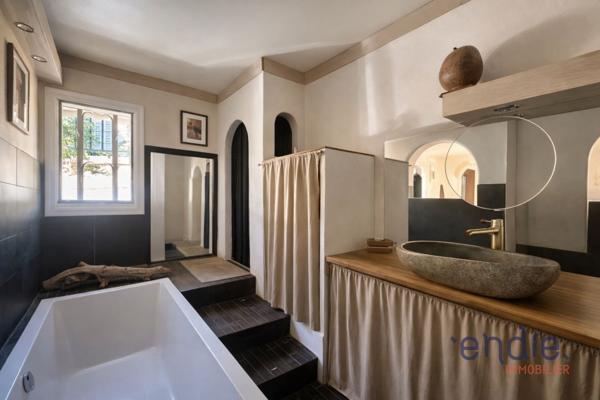 Propriété de charme avec dépendance et piscine.