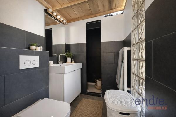 Propriété de charme avec dépendance et piscine.