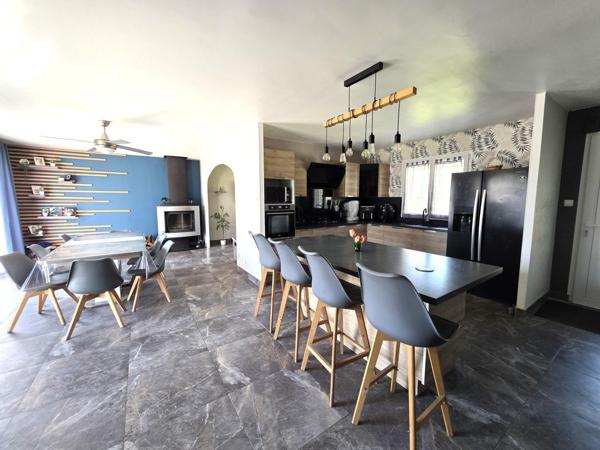 Grande maison familiale sur 5254m² de terrain  ! A découvrir !