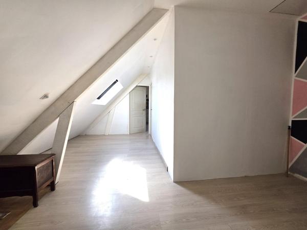 Grande maison familiale sur 5254m² de terrain  ! A découvrir !