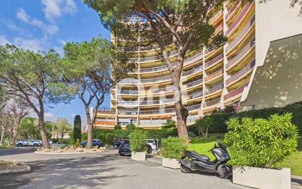 Appartement à vendre    1 pièce • 31,81 m2 Mandelieu-la-Napoule