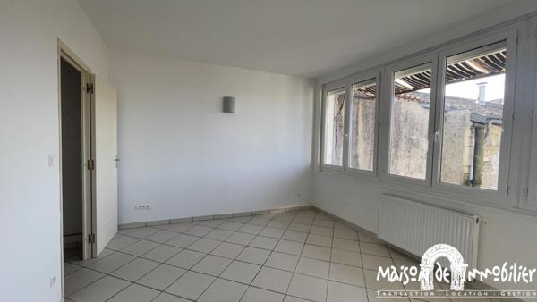 Location Appartement avec terrasse - 2 chambres - 102m² - COGNAC