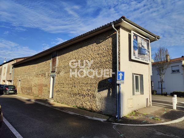 Local commercial loué et logements à créer