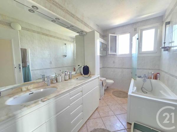 Immeuble à vendre  450 m2 SIX FOURS LES PLAGES - 83