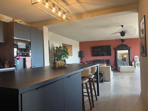 Magnifique appartement neuf avec terrasse et piscine privative