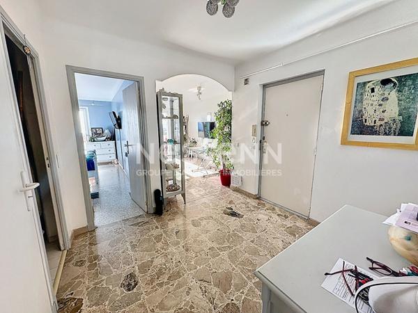 À vendre Grasse, Quartier bon marché, Appartement 3 pièces avec vue mer