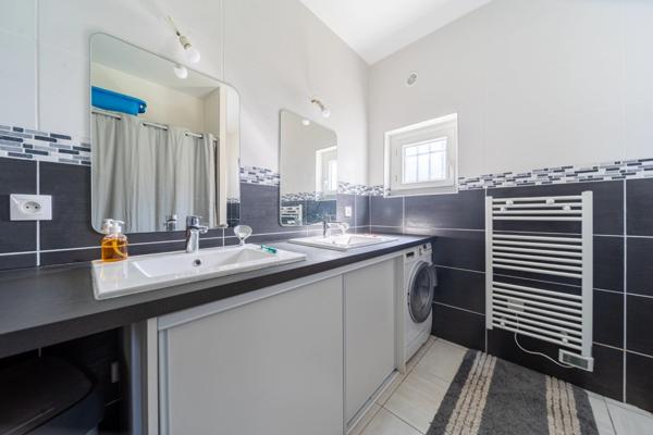 - 91310 LINAS - MAISON SUR 2 NIVEAUX - GRAND TERRAIN DE 800M2 - CALME ET ARBORE - PARKING - DEPENDANCES -