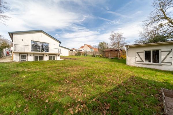 - 91310 LINAS - MAISON SUR 2 NIVEAUX - GRAND TERRAIN DE 800M2 - CALME ET ARBORE - PARKING - DEPENDANCES -