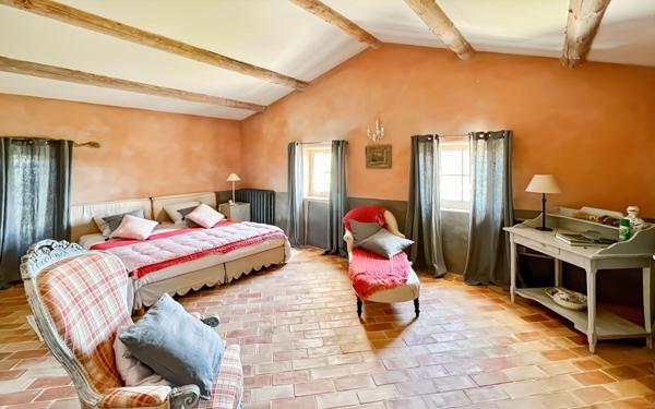 Maison à vendre    10 pièces • 492,72 m2 Forcalquier