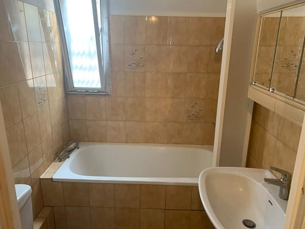 LE PRADET La Garonne - Appartement de type 2 - Parking - Emplacement privilégié à proximité de la plage.