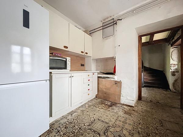 Charmante bâtisse de caractère à rénover, avec terrain plat, à vendre sur Seynod (Le Treige)