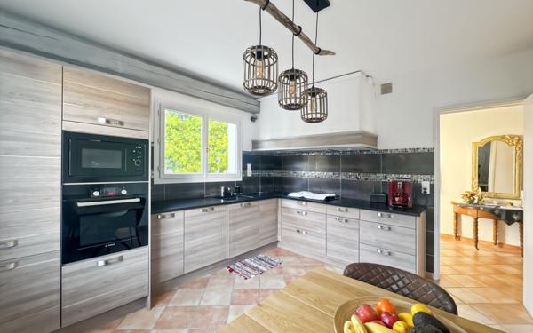 Maison à vendre    5 pièces •  Martigues