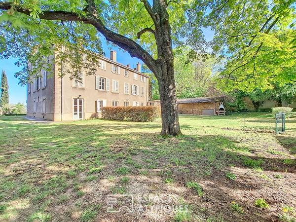 Maison de Maître sur les hauteurs de VERNAISON