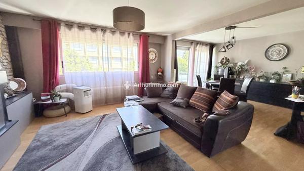Vente                                                      Appartement
                        
                     4 pièces                      93 m2                     à Millau