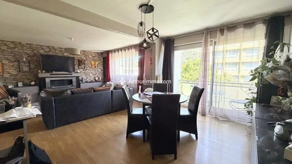Vente                                                      Appartement
                        
                     4 pièces                      93 m2                     à Millau