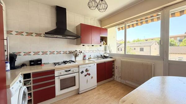 Vente                                                      Appartement
                        
                     4 pièces                      93 m2                     à Millau