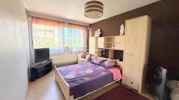 Vente                                                      Appartement
                        
                     4 pièces                      93 m2                     à Millau