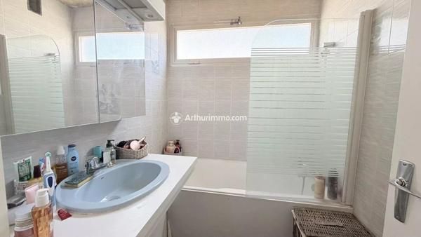 Vente                                                      Appartement
                        
                     4 pièces                      93 m2                     à Millau
