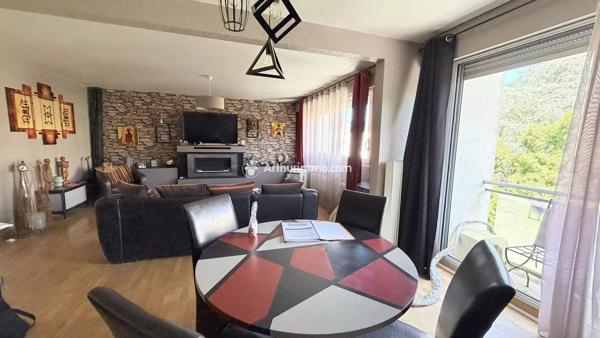 Vente                                                      Appartement
                        
                     4 pièces                      93 m2                     à Millau