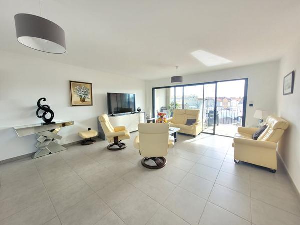 ppartement 3 pièces de plus de 83 m² avec garage ? Emplacement premium face aux halles ? Investissement locatif sécurisé