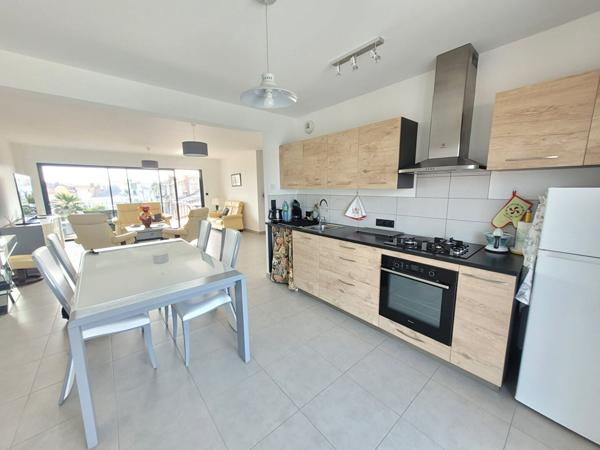 ppartement 3 pièces de plus de 83 m² avec garage ? Emplacement premium face aux halles ? Investissement locatif sécurisé