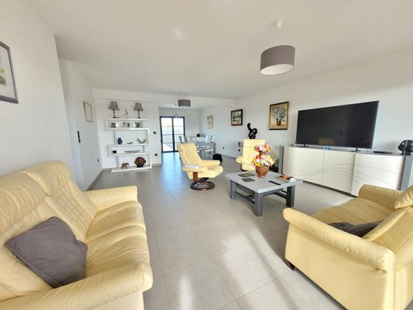 ppartement 3 pièces de plus de 83 m² avec garage ? Emplacement premium face aux halles ? Investissement locatif sécurisé