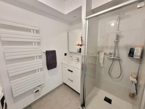 ppartement 3 pièces de plus de 83 m² avec garage ? Emplacement premium face aux halles ? Investissement locatif sécurisé