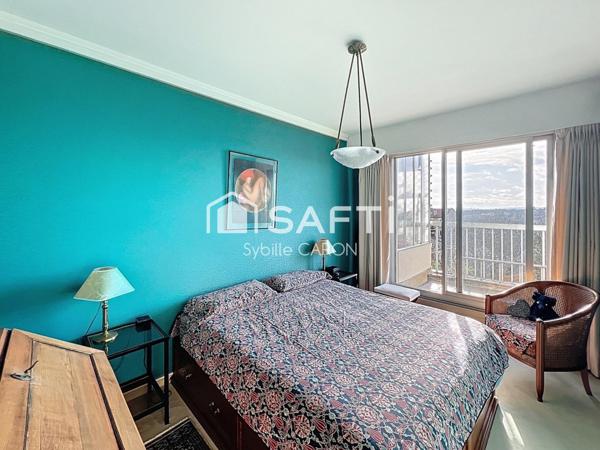 Dernier étage- Terrasse 47 m2- 4 chambres- RER à 6 min- 3 places de parking