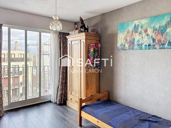 Dernier étage- Terrasse 47 m2- 4 chambres- RER à 6 min- 3 places de parking