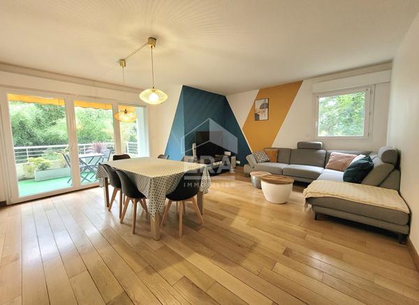 PAU  - LOCATION MEUBLEE - Merveilleux T3 de 81 m², traversant, avec balcon, terrasse et parking.