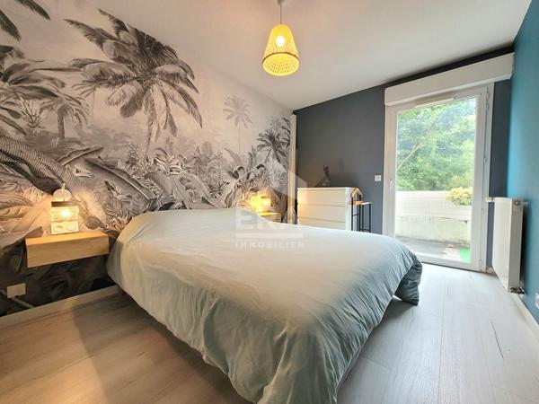 PAU  - LOCATION MEUBLEE - Merveilleux T3 de 81 m², traversant, avec balcon, terrasse et parking.