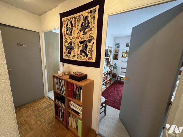 Appartement traversant avec terrasse et vue sur jardin- Nimes