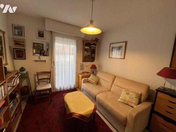 Appartement traversant avec terrasse et vue sur jardin- Nimes
