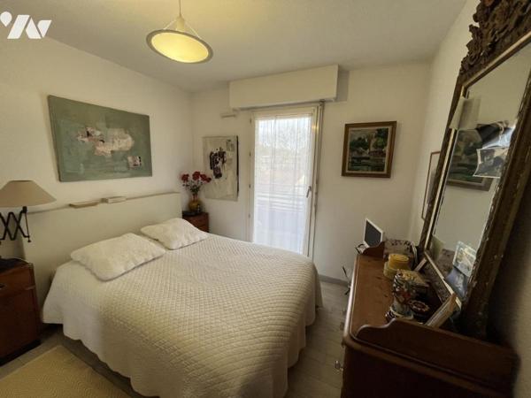 Appartement traversant avec terrasse et vue sur jardin- Nimes