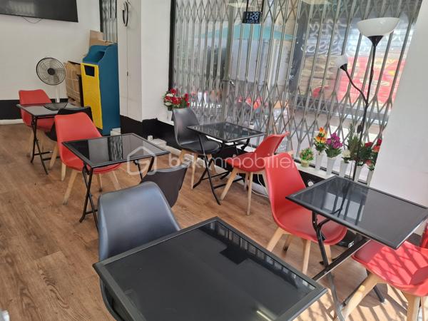 OPPORTUNITÉ À SAISIR !

Fonds de Commerce - Restauration rapide au coeur de PERPIGNAN.

Cet etablissement de restauration rapide sur place, en livraison et à emporter (tacos, burger, naan, crousty...) est idéalement situé dans les rues commerçantes et dynamique de PERPIGNAN. Avec une forte demande midi et soir et une activité tout au long de l'année, ce concept saura vous séduire.

Le restaurant d'une supérficie de 50m2 propose un espace de vente et préparation entièrement équipé, d'une salle de repas, d'une cuisine et d'un placard. 
Il offre également une entrée et des WC PMR.
Possibilité de 2 terrasses : En face et sur le côté du restaurant.
Équipement matériel complet .

Une affaire clé en mains. Vous pouvez démarrer dès maintenant !

Idéal pour professionnel de la restauration avec une activité dans un secteur dynamique et à forte fréquentation.