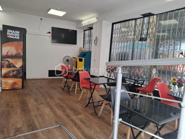 OPPORTUNITÉ À SAISIR !

Fonds de Commerce - Restauration rapide au coeur de PERPIGNAN.

Cet etablissement de restauration rapide sur place, en livraison et à emporter (tacos, burger, naan, crousty...) est idéalement situé dans les rues commerçantes et dynamique de PERPIGNAN. Avec une forte demande midi et soir et une activité tout au long de l'année, ce concept saura vous séduire.

Le restaurant d'une supérficie de 50m2 propose un espace de vente et préparation entièrement équipé, d'une salle de repas, d'une cuisine et d'un placard. 
Il offre également une entrée et des WC PMR.
Possibilité de 2 terrasses : En face et sur le côté du restaurant.
Équipement matériel complet .

Une affaire clé en mains. Vous pouvez démarrer dès maintenant !

Idéal pour professionnel de la restauration avec une activité dans un secteur dynamique et à forte fréquentation.