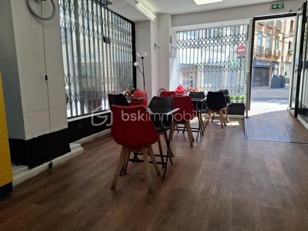 OPPORTUNITÉ À SAISIR !

Fonds de Commerce - Restauration rapide au coeur de PERPIGNAN.

Cet etablissement de restauration rapide sur place, en livraison et à emporter (tacos, burger, naan, crousty...) est idéalement situé dans les rues commerçantes et dynamique de PERPIGNAN. Avec une forte demande midi et soir et une activité tout au long de l'année, ce concept saura vous séduire.

Le restaurant d'une supérficie de 50m2 propose un espace de vente et préparation entièrement équipé, d'une salle de repas, d'une cuisine et d'un placard. 
Il offre également une entrée et des WC PMR.
Possibilité de 2 terrasses : En face et sur le côté du restaurant.
Équipement matériel complet .

Une affaire clé en mains. Vous pouvez démarrer dès maintenant !

Idéal pour professionnel de la restauration avec une activité dans un secteur dynamique et à forte fréquentation.