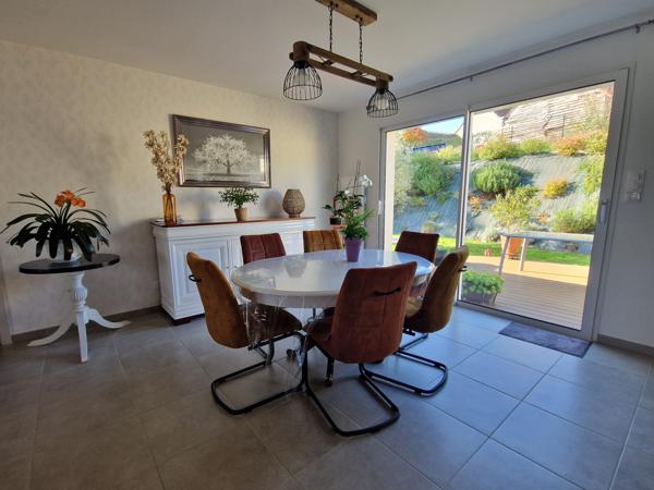 plain pied très récent double garage emplacement idéal