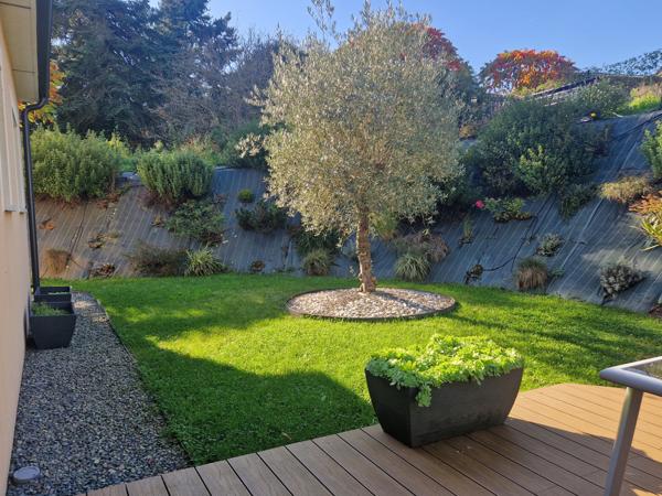 plain pied très récent double garage emplacement idéal