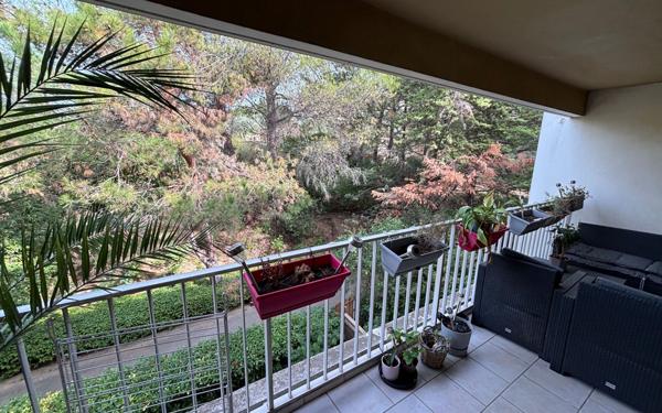 Appartement à vendre    3 pièces • 67,73 m2 Marseille 12