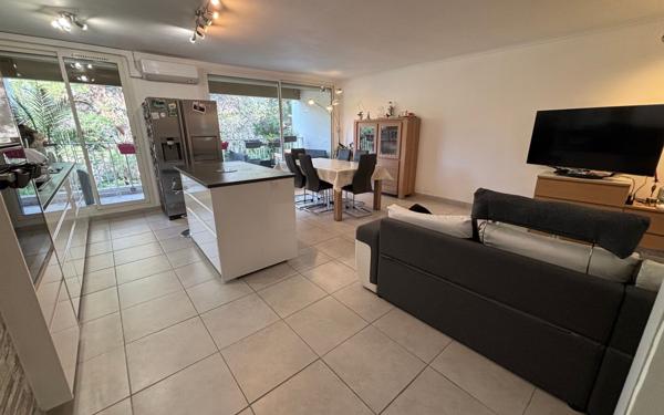 Appartement à vendre    3 pièces • 67,73 m2 Marseille 12