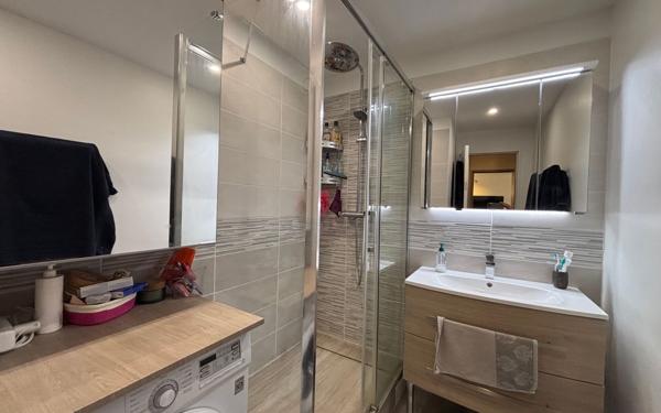 Appartement à vendre    3 pièces • 67,73 m2 Marseille 12