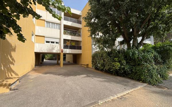 Appartement à vendre    3 pièces • 67,73 m2 Marseille 12