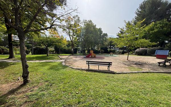 Appartement à vendre    3 pièces • 67,73 m2 Marseille 12